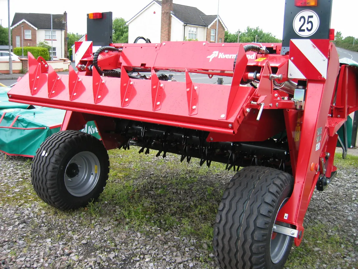 NEW KVERNELAND 4328 TRAILED 9FT MOWER CONDITIONER - Image 3