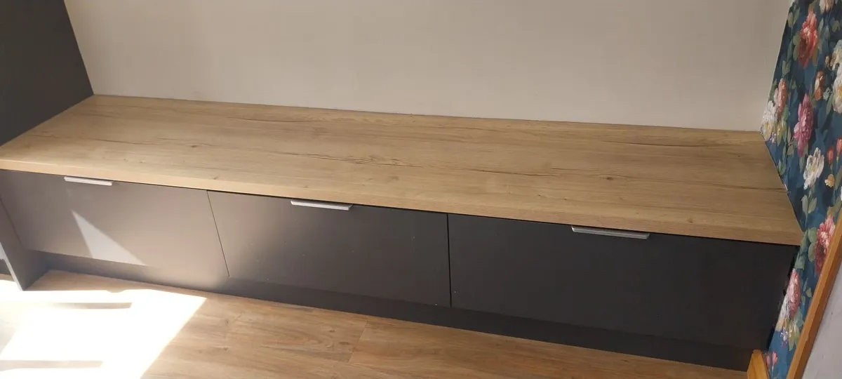 Kitchen Bench / Drawers - Image 1
