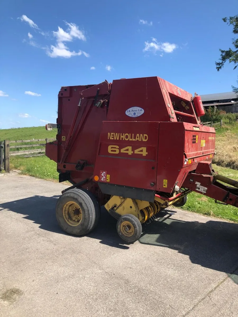 Round baler - Image 1