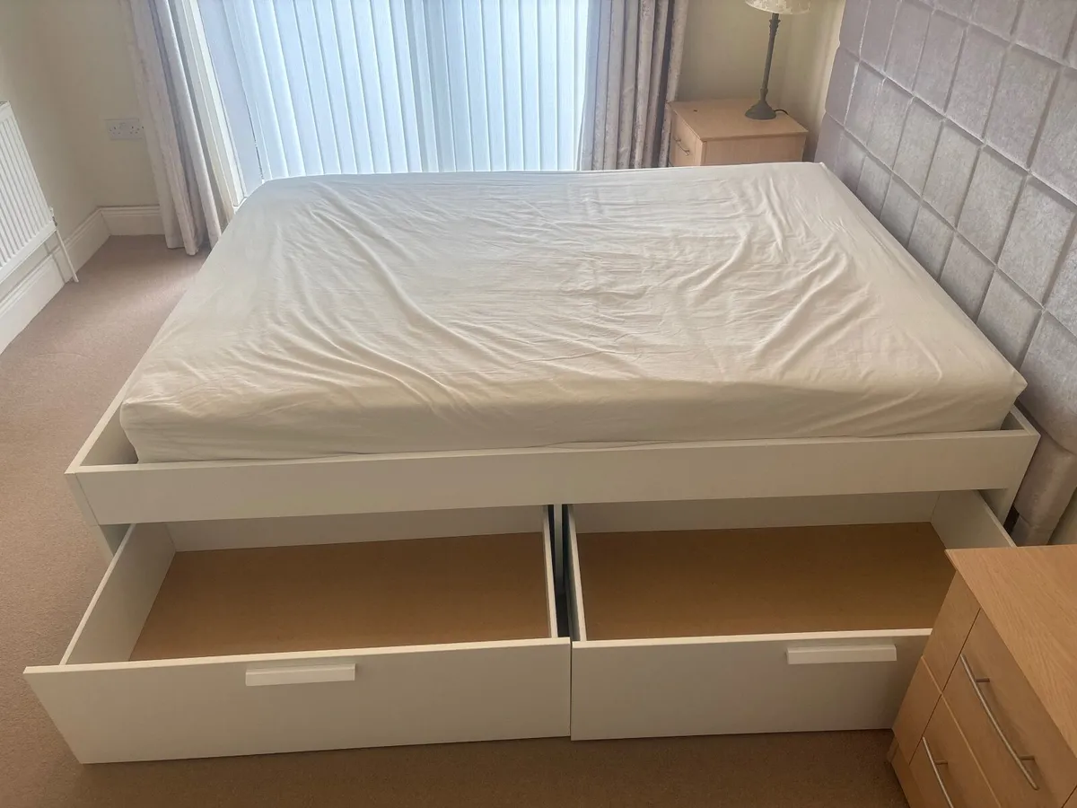 Double bed - Image 2
