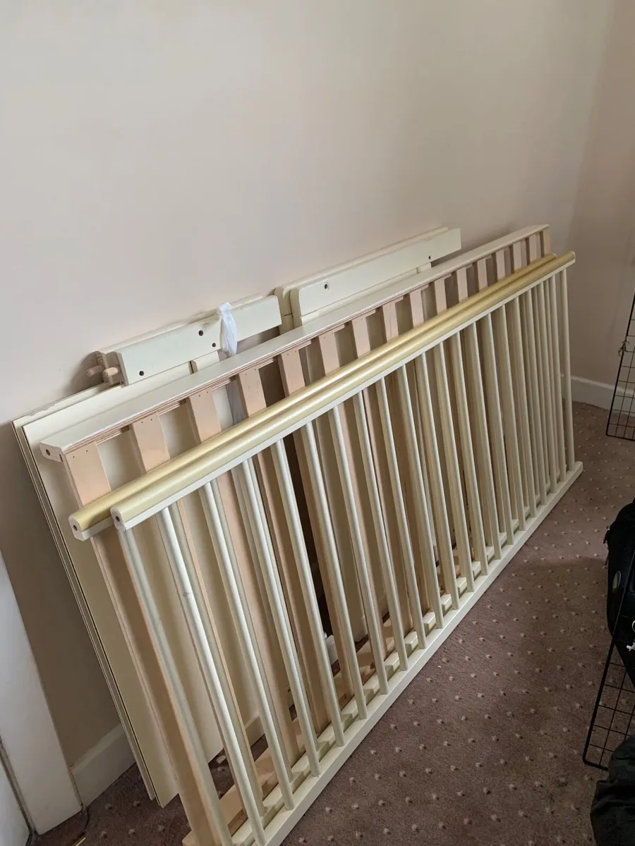 Nursery equipment - Image 1