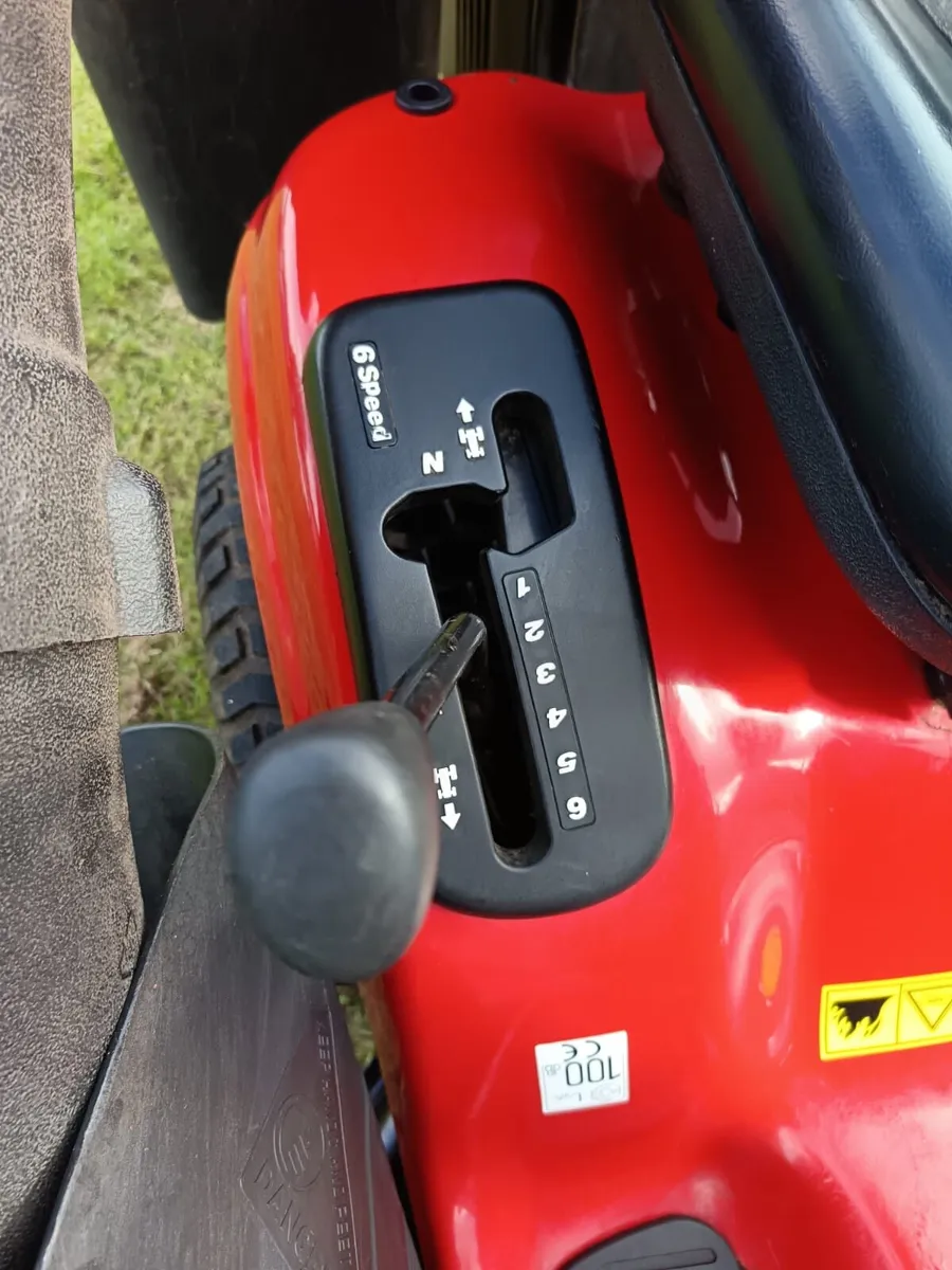 Jonsered by husquvarna ride on lawnmower - Image 2