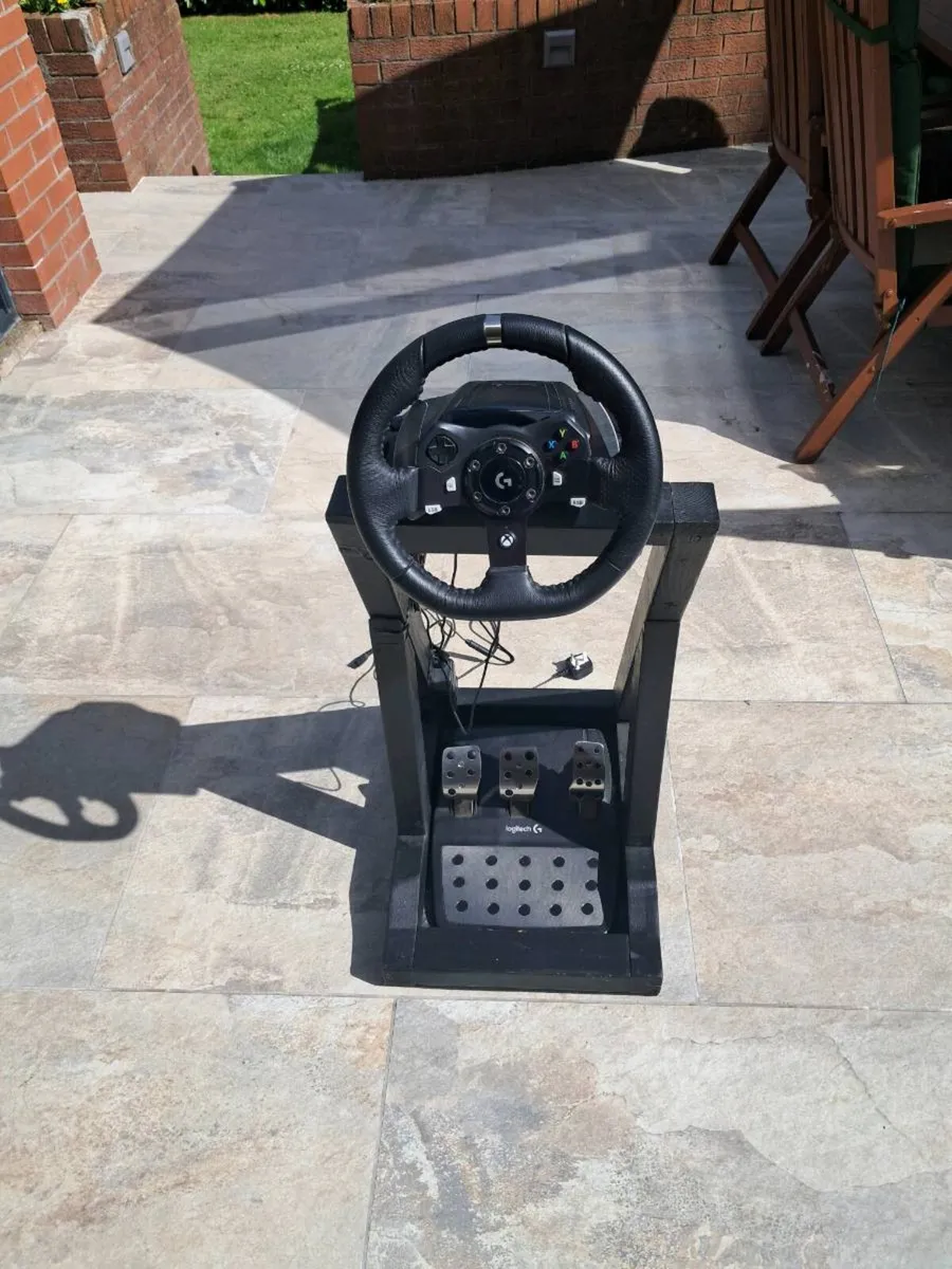 Logitech xbox/pc race wheel stand included - Image 1
