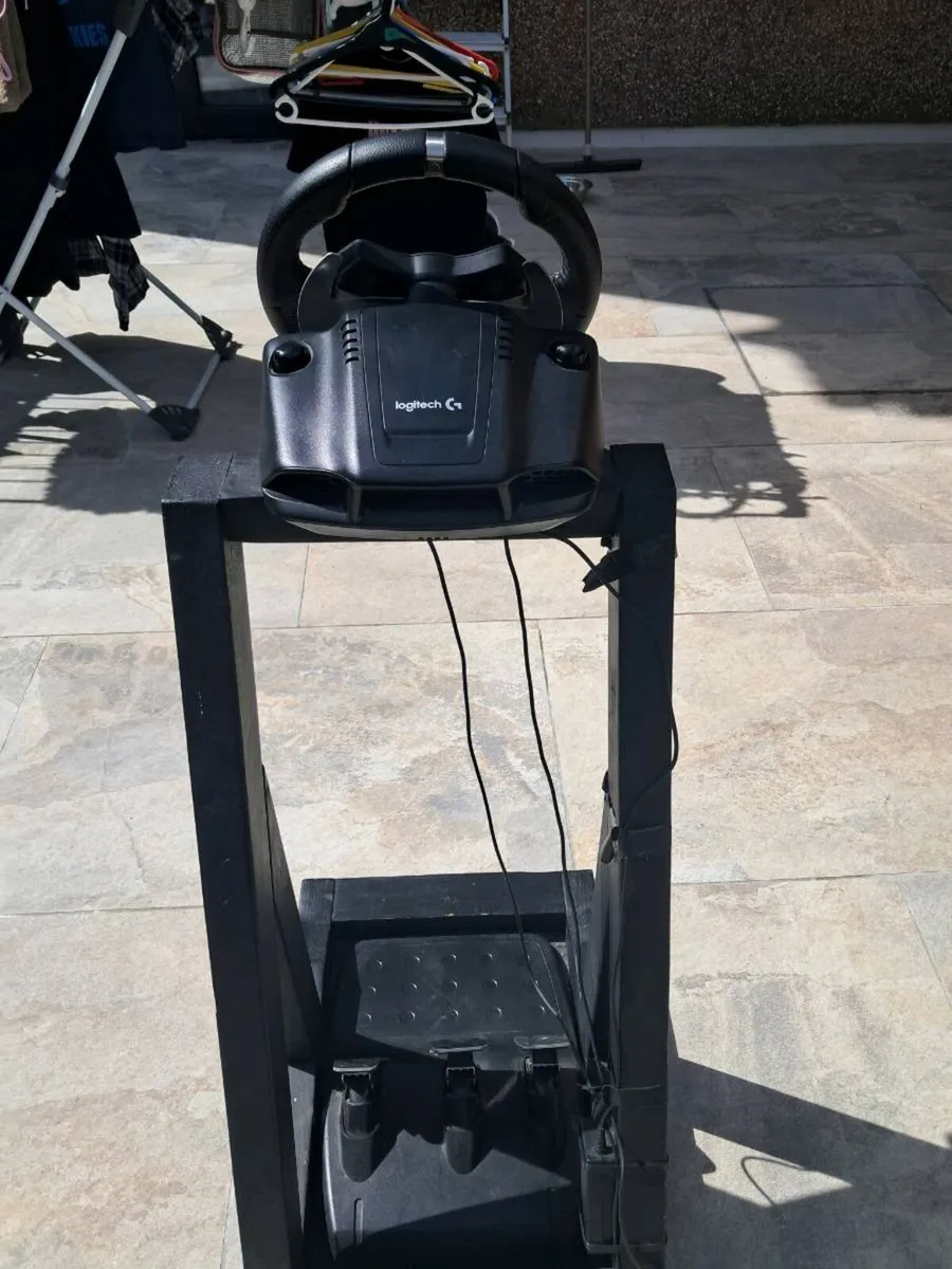 Logitech xbox/pc race wheel stand included - Image 4