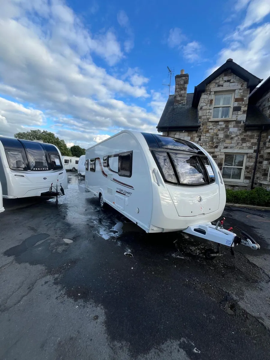 ✨STUNNING SWIFT ACE DIPLOMAT 4 BERTH ISLAND BED✨ - Image 1