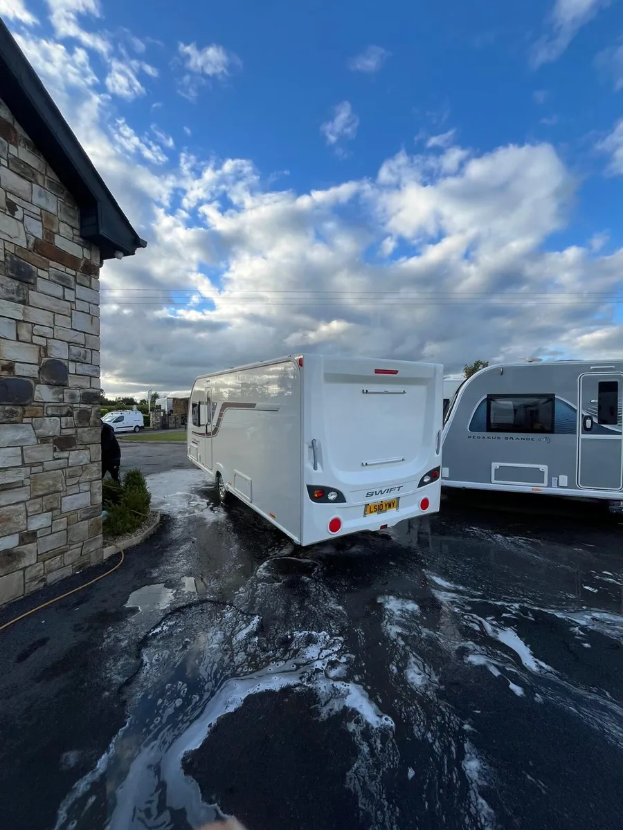 ✨STUNNING SWIFT ACE DIPLOMAT 4 BERTH ISLAND BED✨ - Image 2
