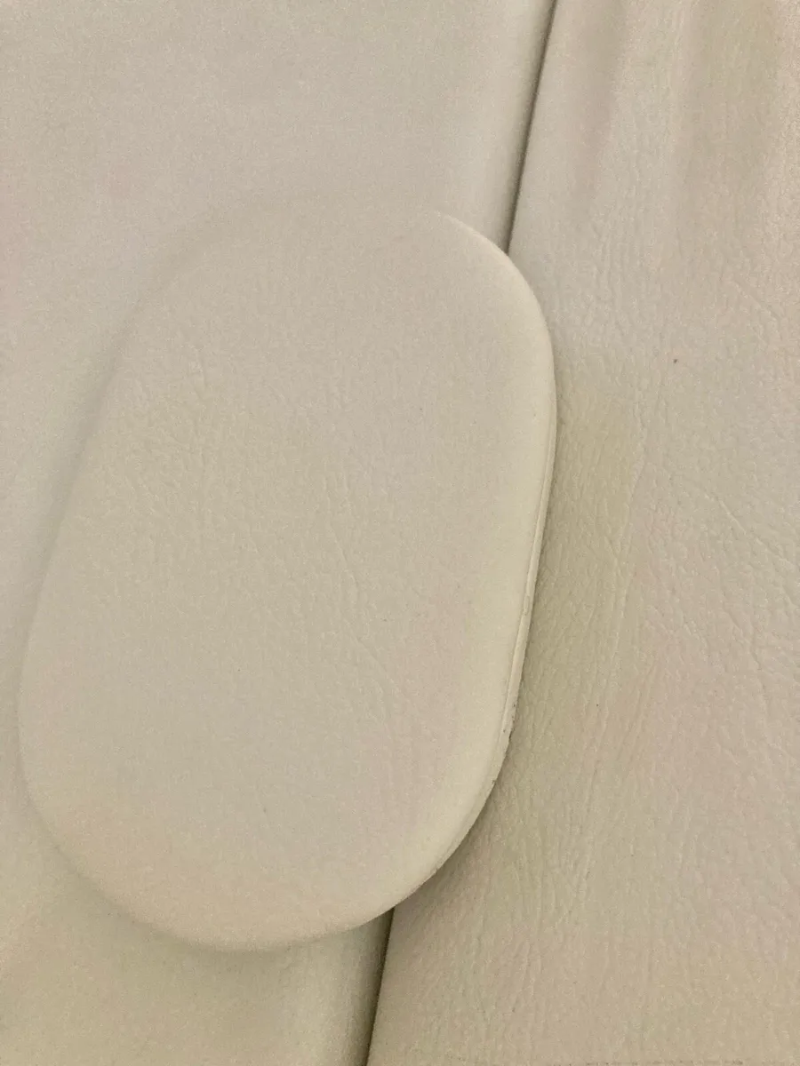 Massage table good condition Leixlip - Image 4
