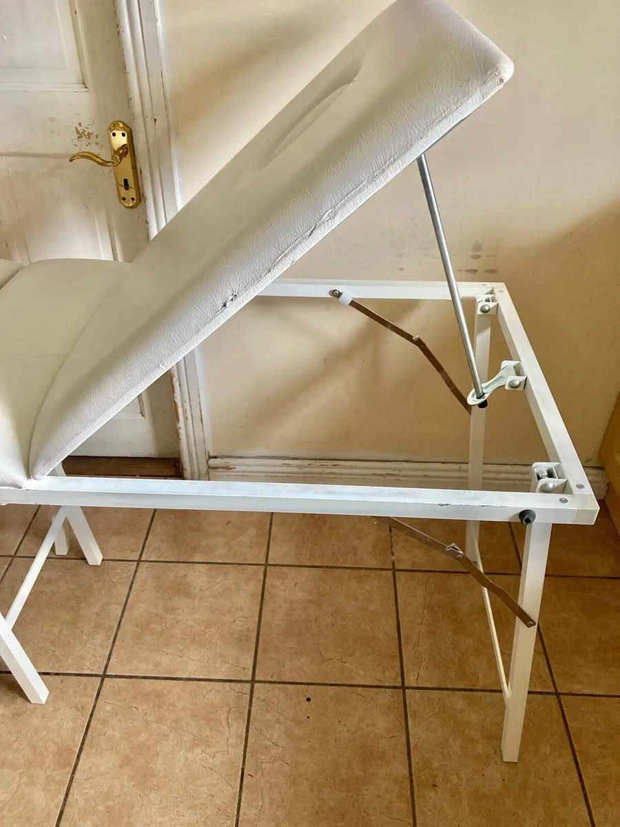 Massage table good condition Leixlip - Image 2