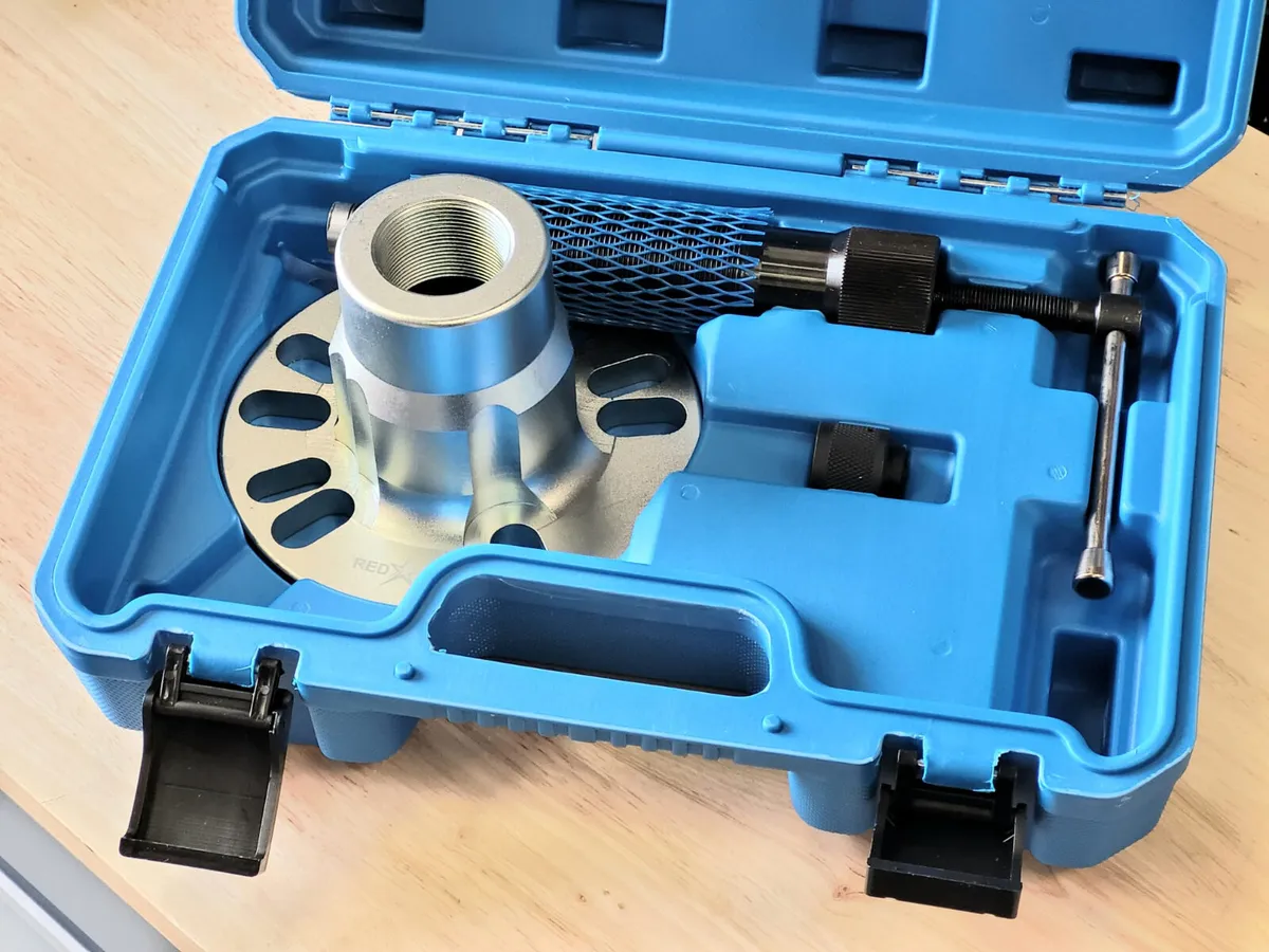 Hydraulic Wheel Hub Puller-10 Ton - Image 1