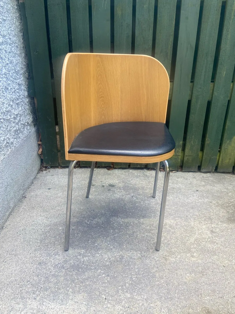 Table and Chairs - Image 3
