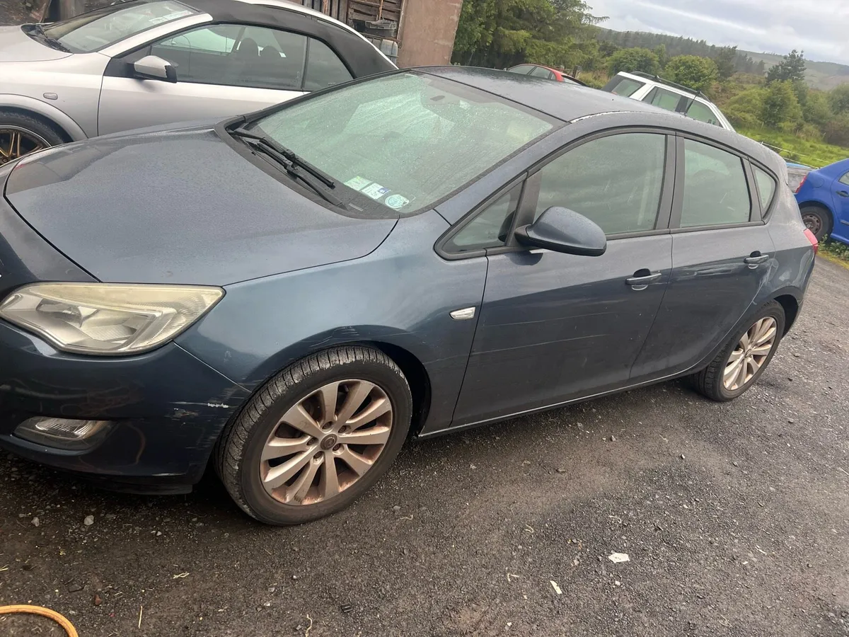 Opel astra for parts or repair - Image 1