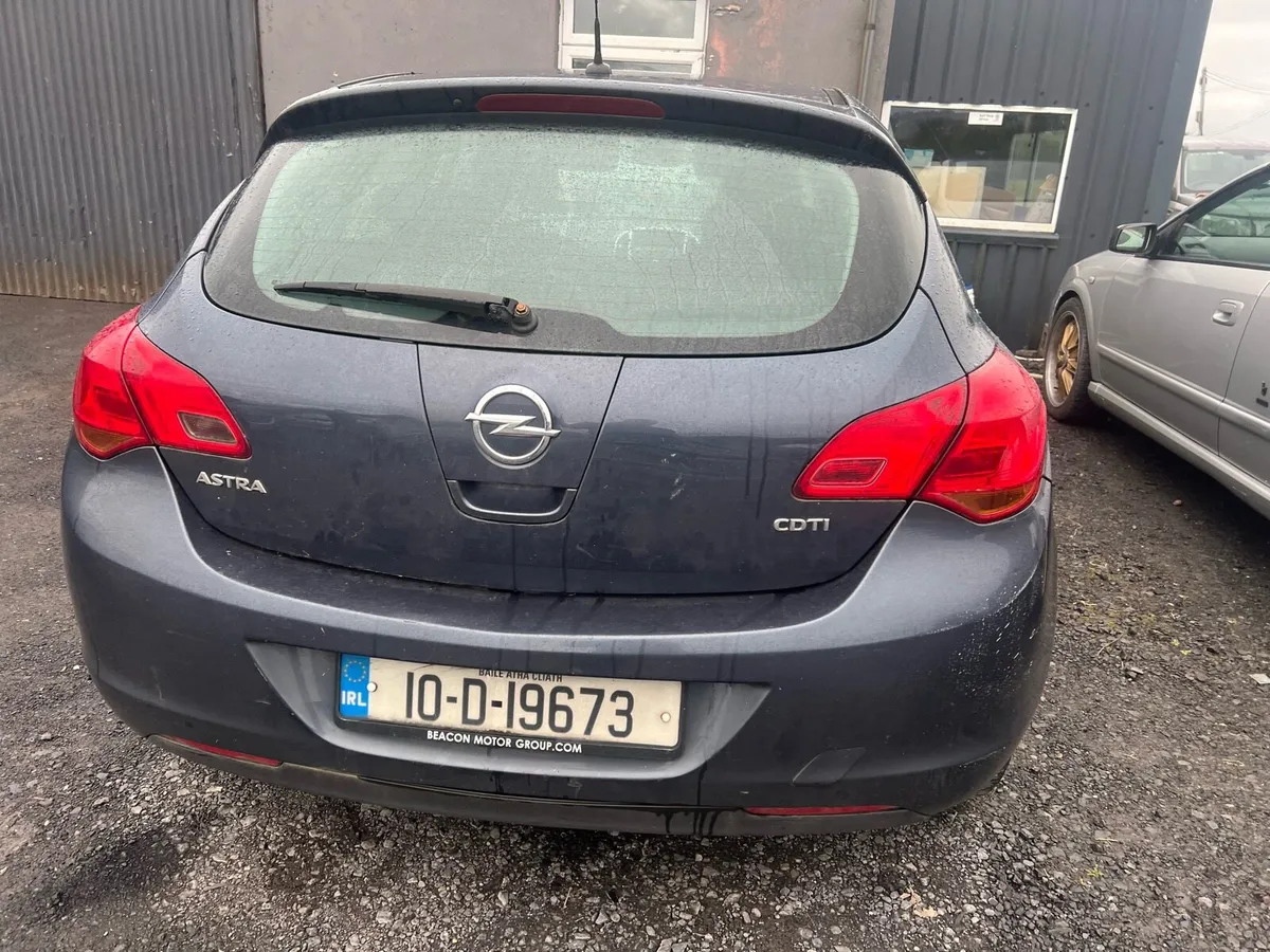 Opel astra for parts or repair - Image 2