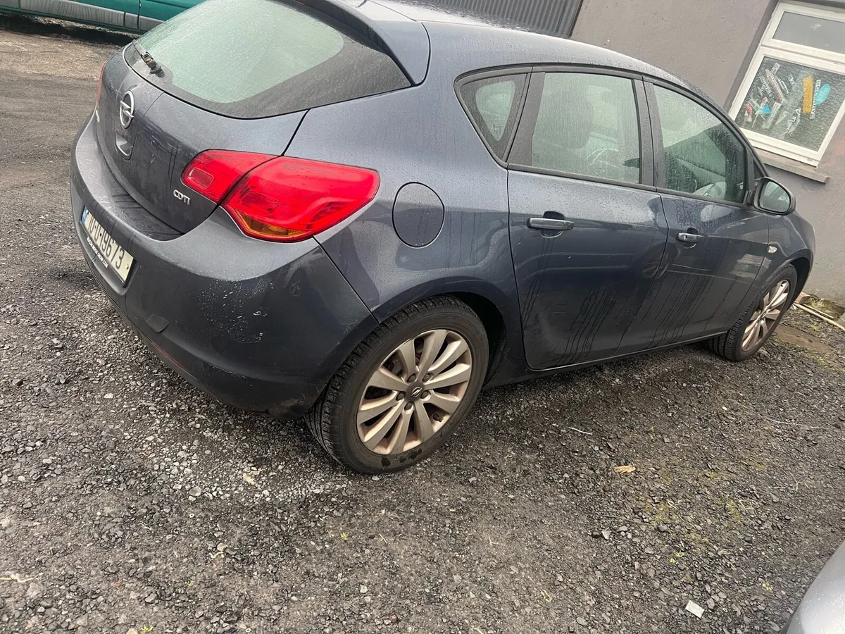 Opel astra for parts or repair - Image 3