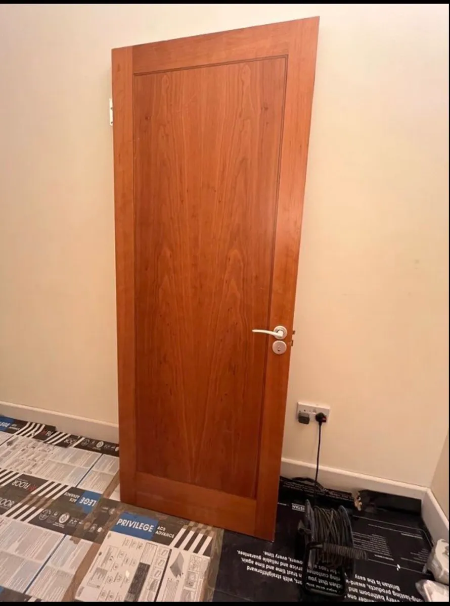 7 Interior doors - Image 1
