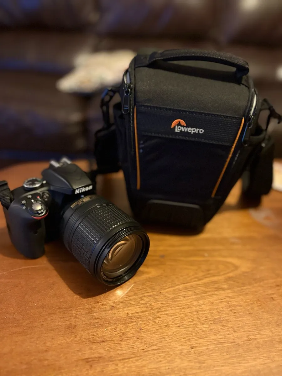 Nikon D3300 DSLR + 18-140mm VR Lens + Bag - Image 1