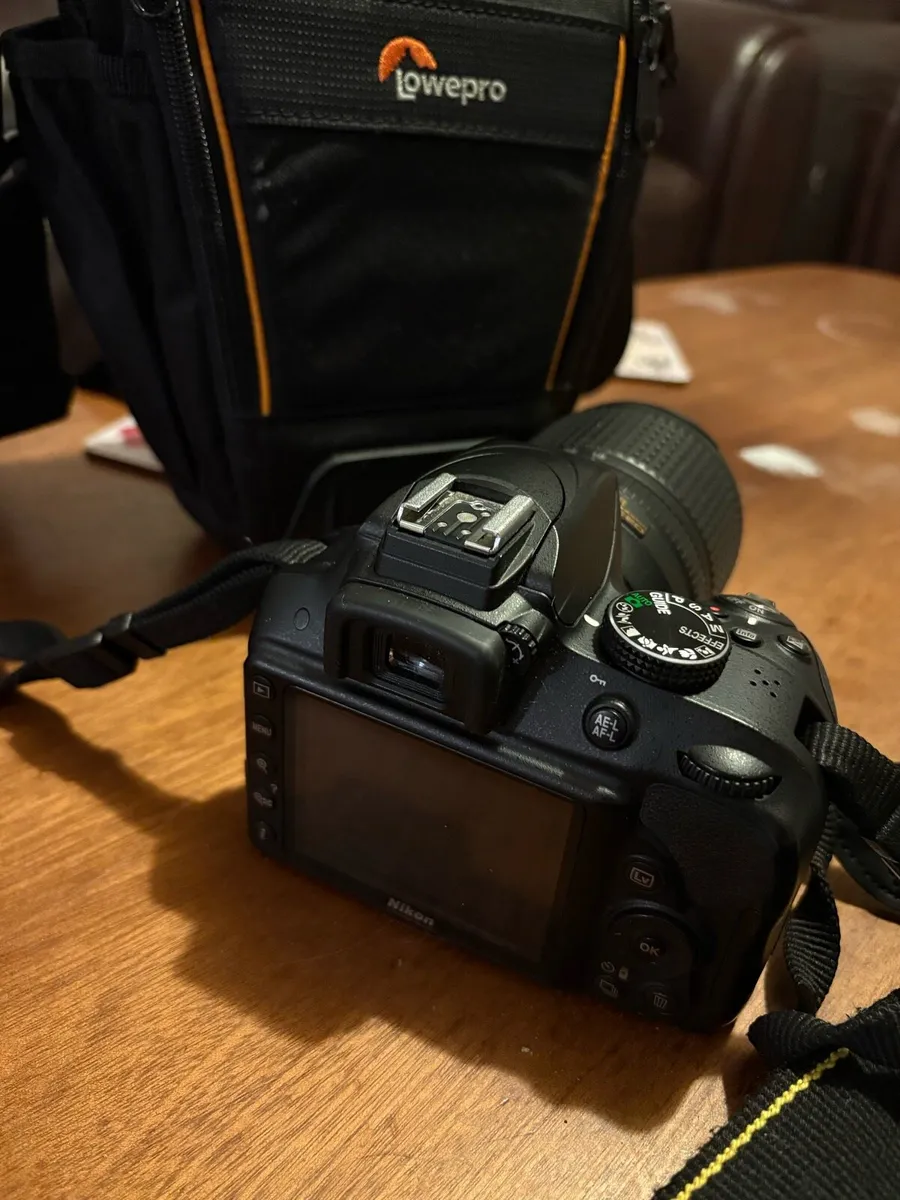 Nikon D3300 DSLR + 18-140mm VR Lens + Bag - Image 2