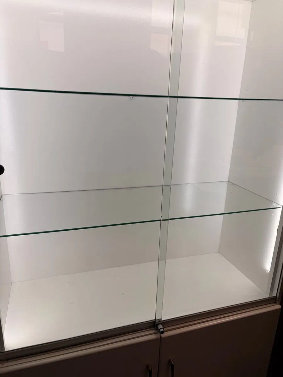 Showcase cabinet - Image 3