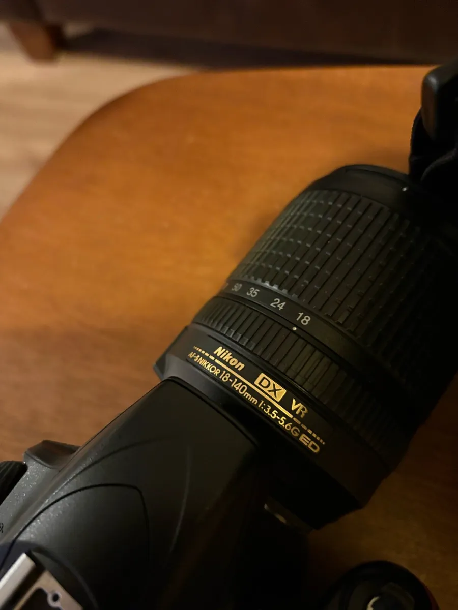 Nikon D3300 DSLR + 18-140mm VR Lens + Bag - Image 3
