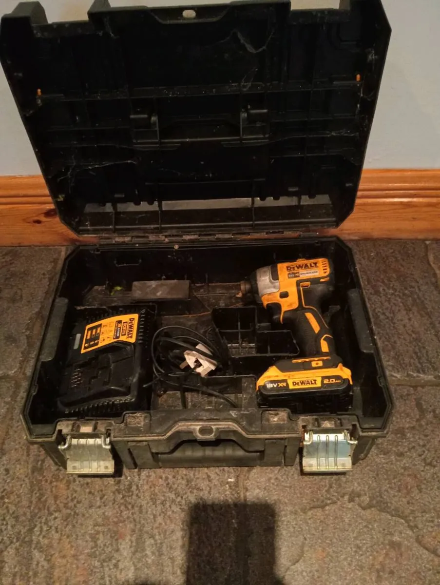 DeWalt 18v XR impact drill - Image 1