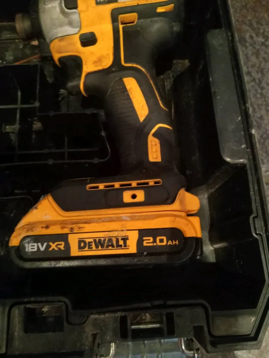 DeWalt 18v XR impact drill - Image 2