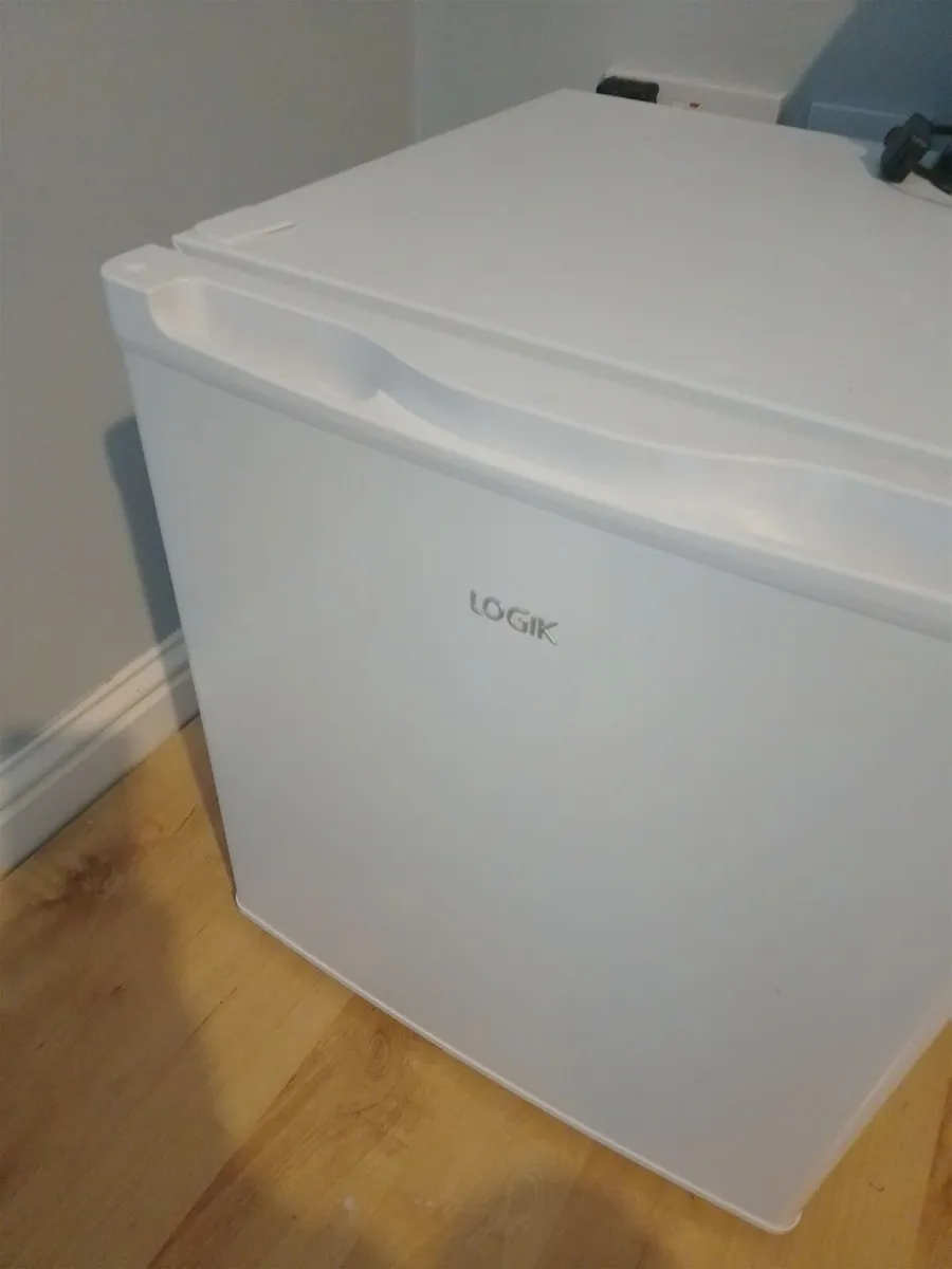 Mini fridge - Image 1