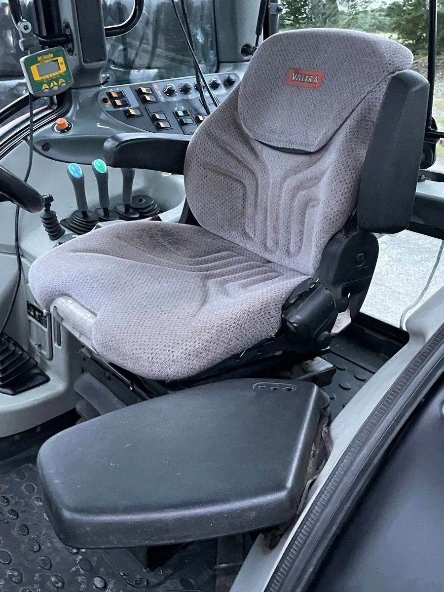 Valtra N121 - Image 4