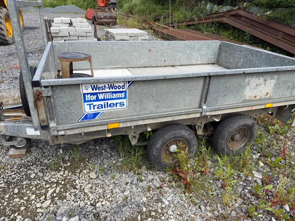 Trailer - Image 1
