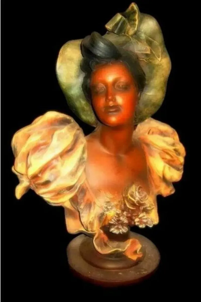Substantial Vintage Bust "Libellule" - Image 4
