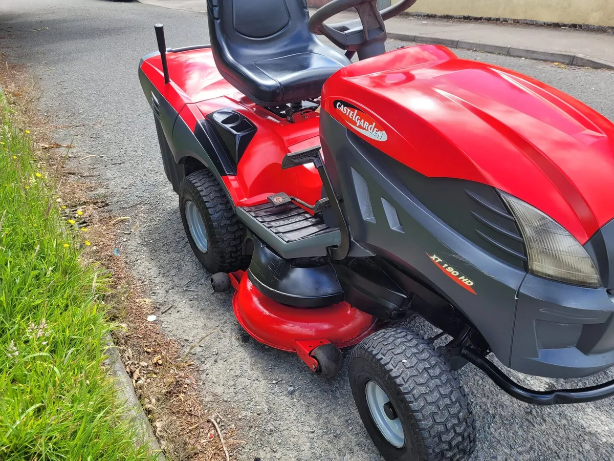 2015 castlegarden lawnmower xt180 - Image 2