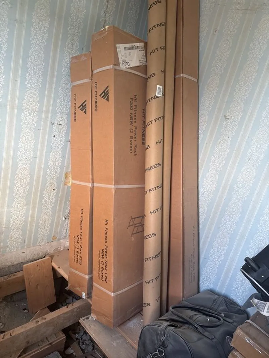 F200 squat rack, bars and bench - Image 3