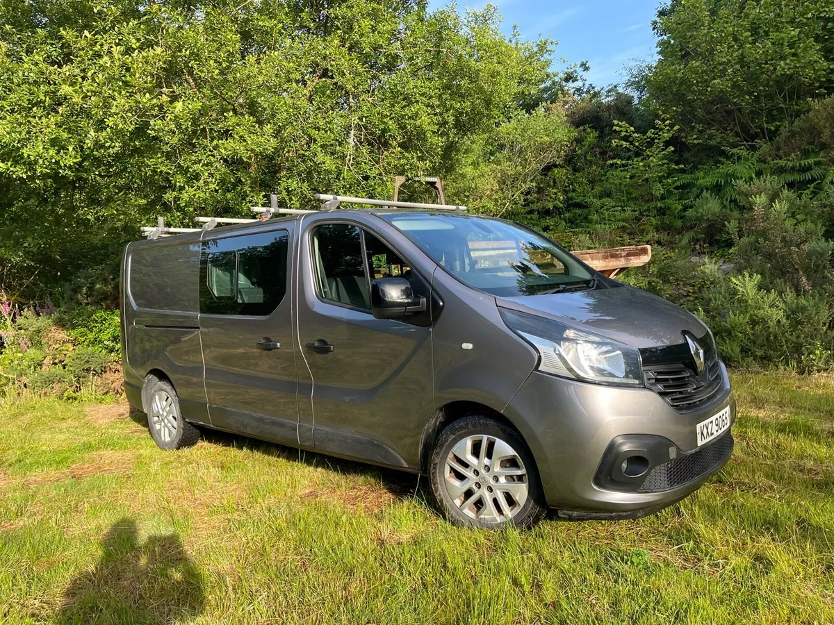 2017 crew cab trafic - Image 1