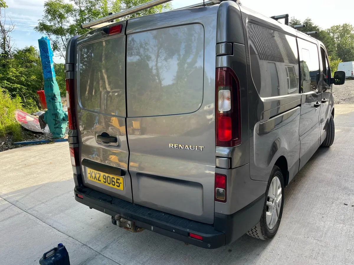 2017 crew cab trafic - Image 4