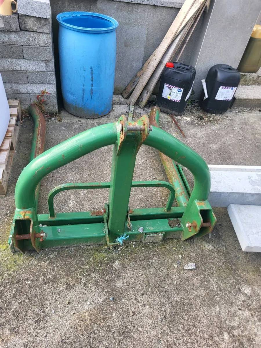 Bale handler