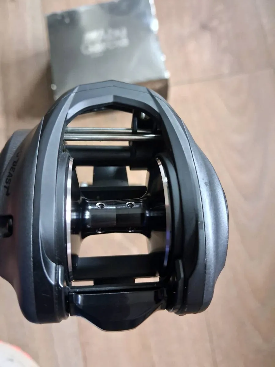 Abu Revo beast Baitcasting reel - Image 3