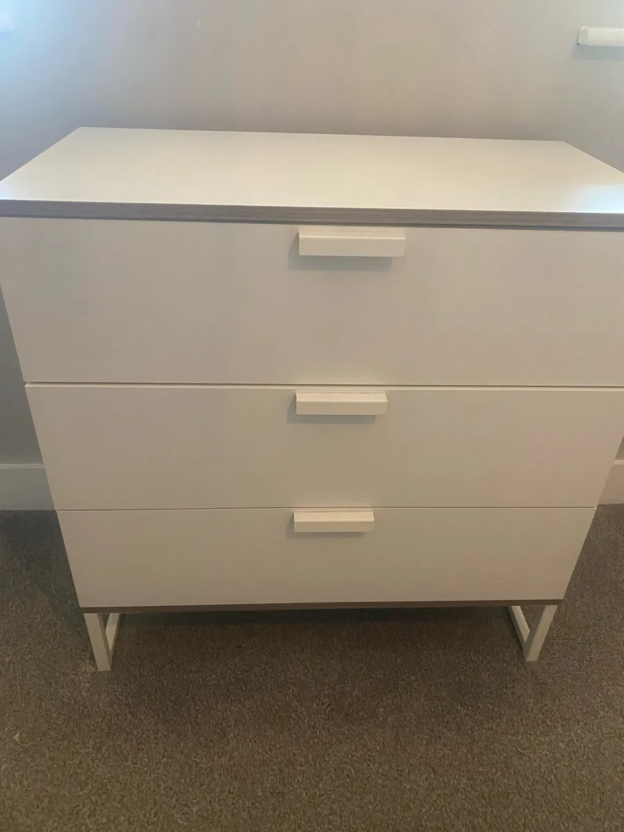 Chest of drawers & bedside cabinets - Image 1