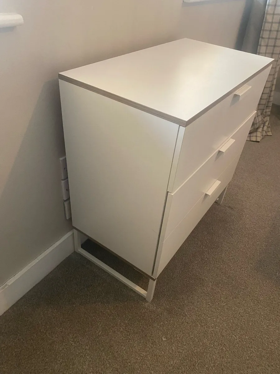 Chest of drawers & bedside cabinets - Image 4