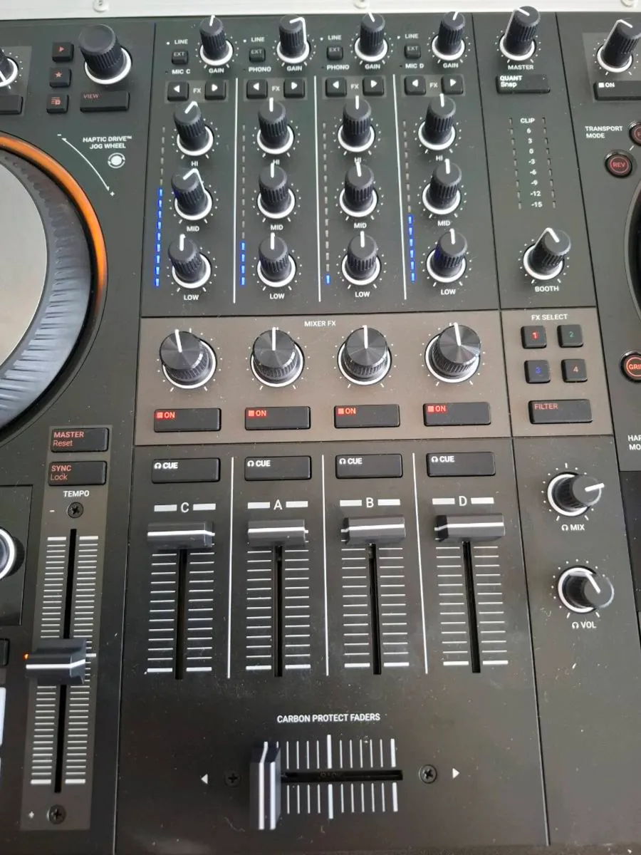 Traktor s4 mk3 + flight case + Traktor 4 license - Image 4