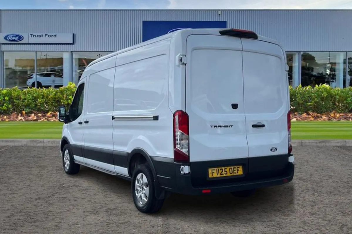 Ford Transit LIMITED - Image 2