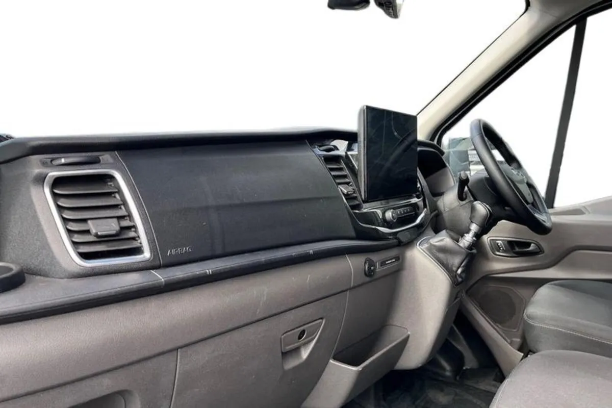 Ford Transit LIMITED - Image 3