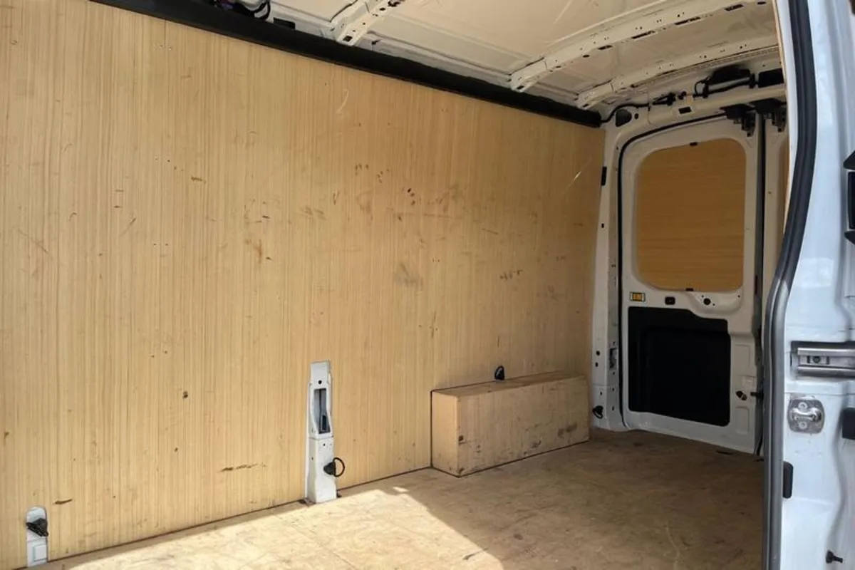 Ford Transit LIMITED - Image 4