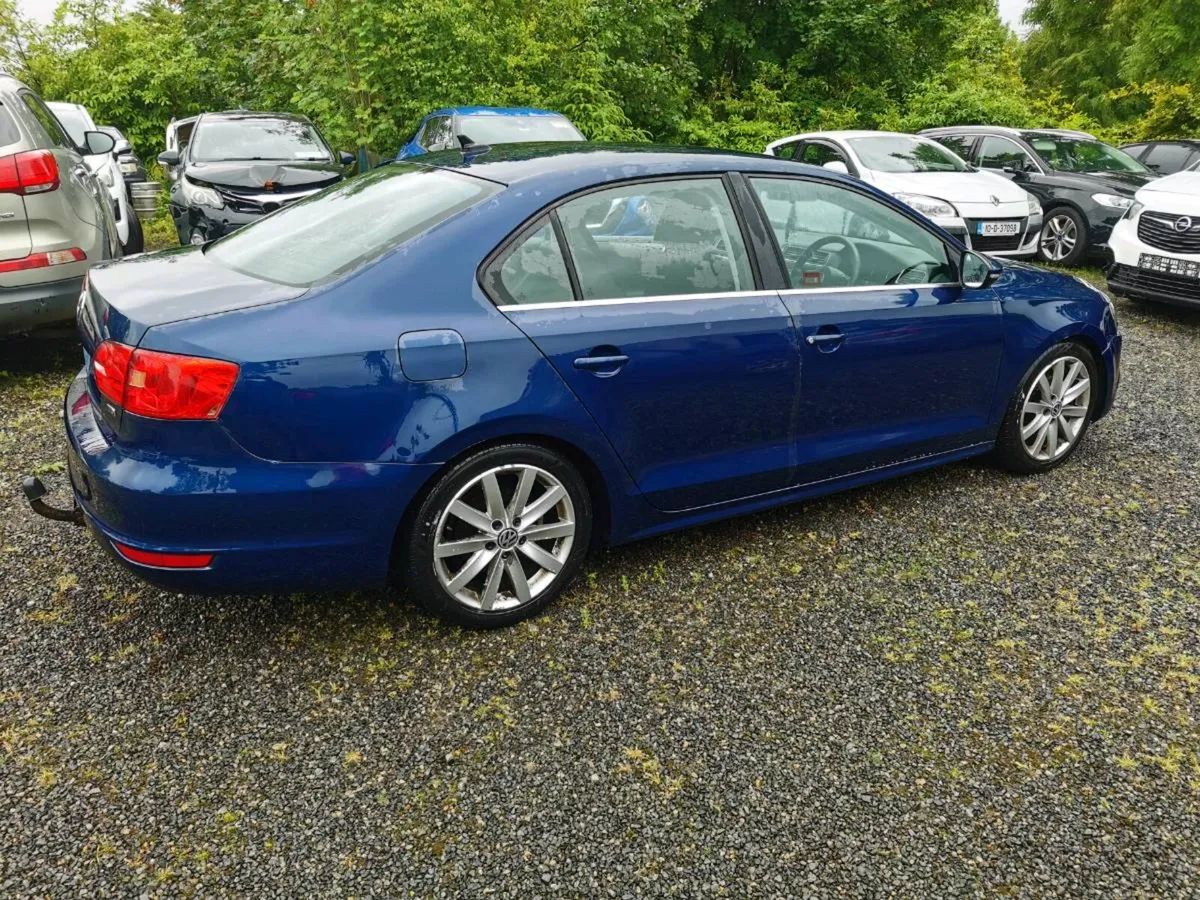 12 VW Jetta - Image 2