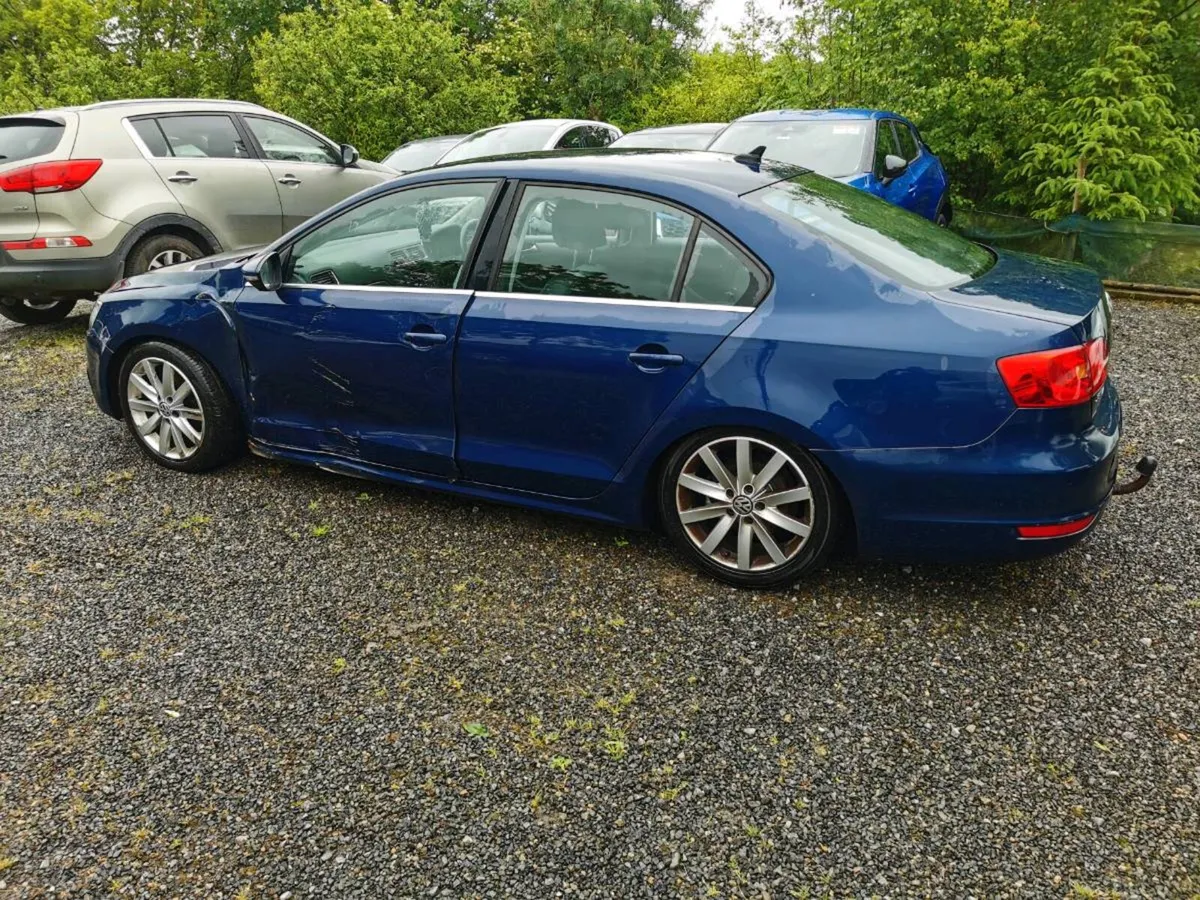 12 VW Jetta - Image 4