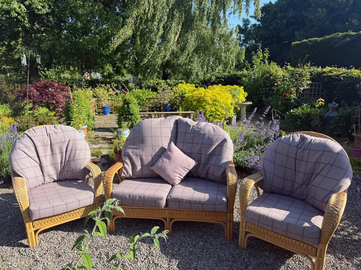 3 piece wicker chair set - Image 1