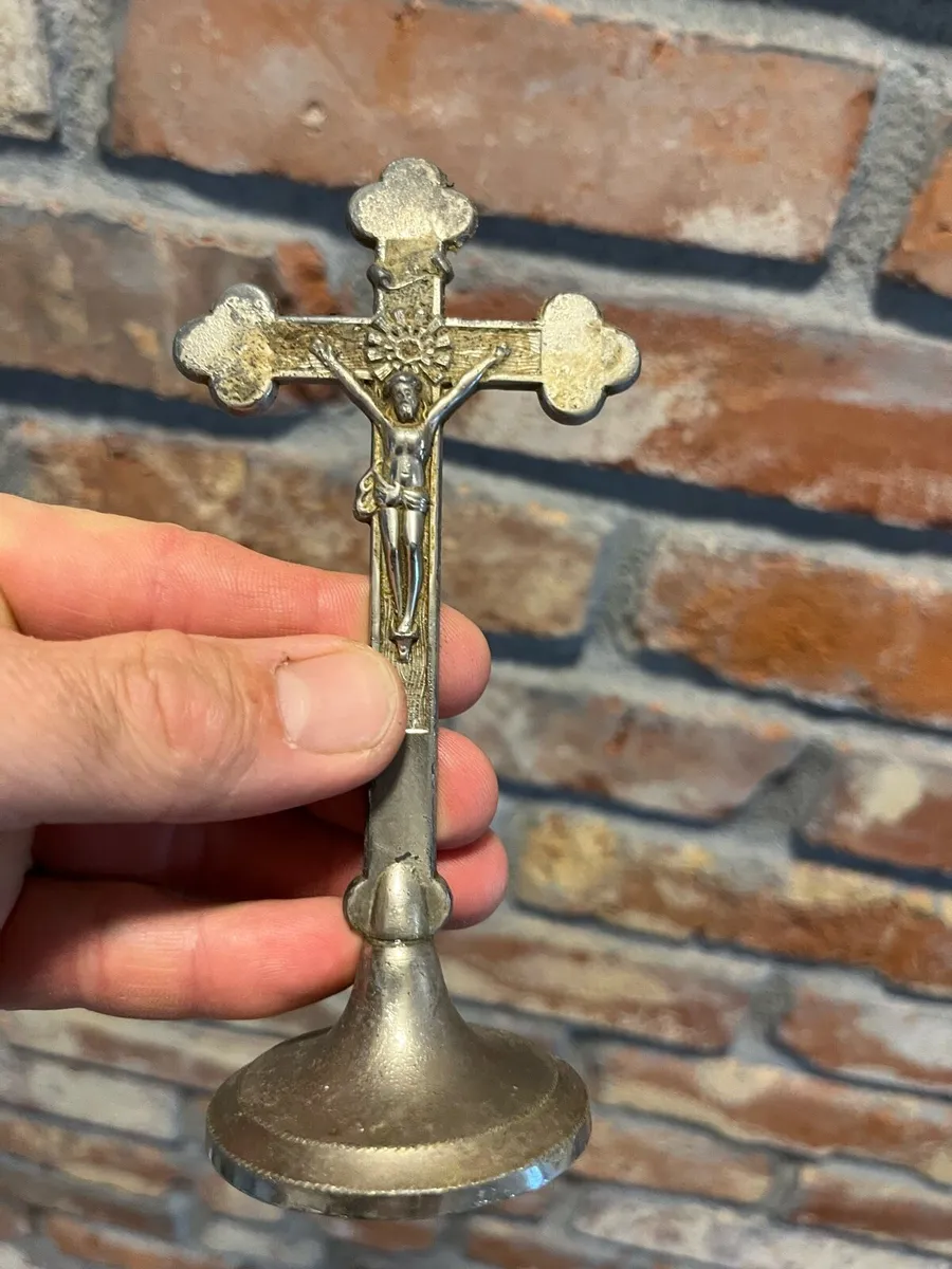 Vintage holly cross - Image 2