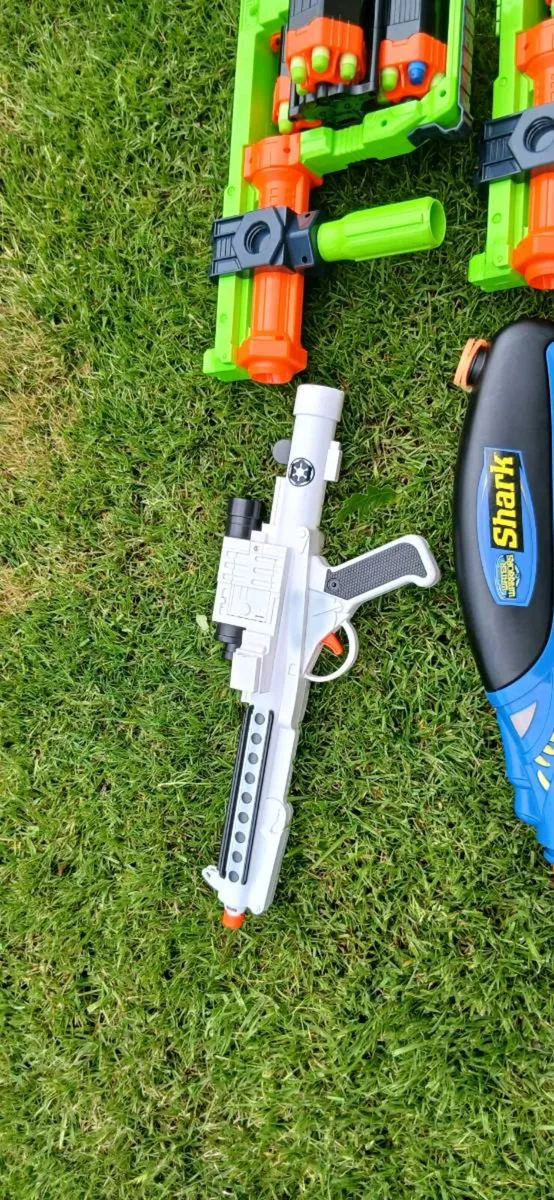 2 Nerf guns and water guns - Image 3