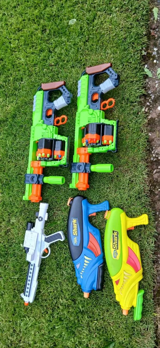2 Nerf guns and water guns - Image 4