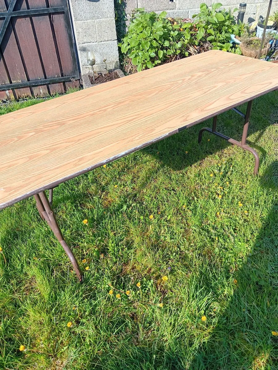Folding table - Image 1