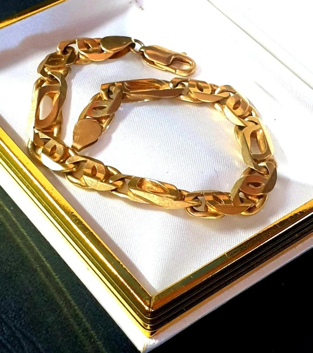 Vintage 9ct Gold Heavy Curb Link Bracelet - Image 3