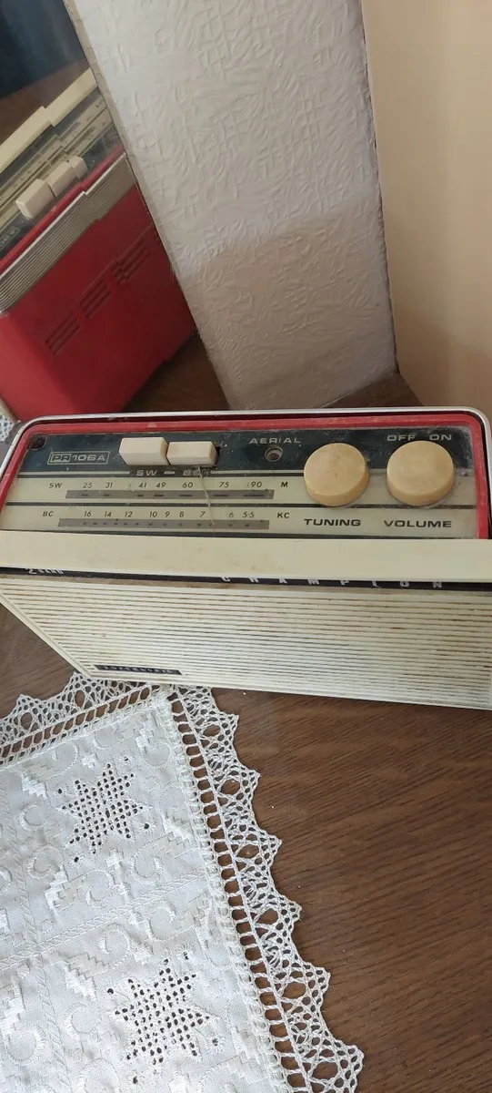 TRANSISTOR RADIO - Retro- 1960s - Image 2