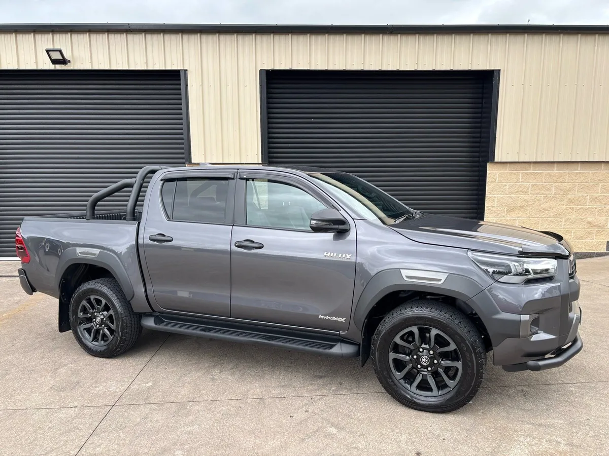 222 2022 TOYOTA HILUX 2.8 D4D INVINCIBLE X AUTO - Image 3